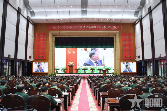 Các đại biểu dự hội nghị tại điểm cầu Hội trường Bộ Quốc phòng. 