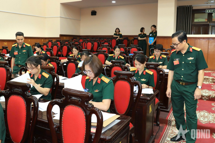  Các thí sinh thực hiện nội dung thi.