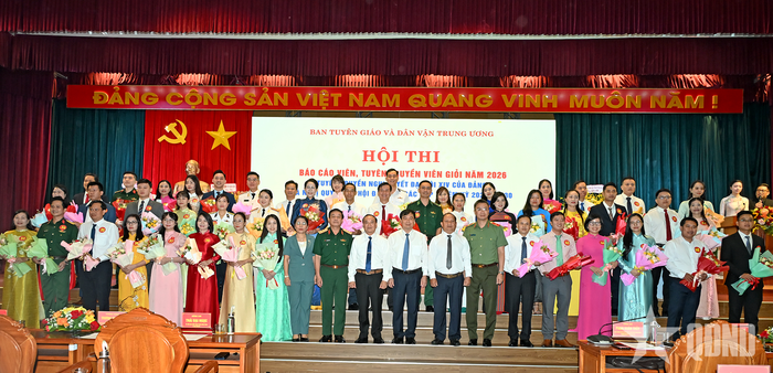  Các đại biểu và báo cáo viên, tuyên truyền viên tại lễ khai mạc.