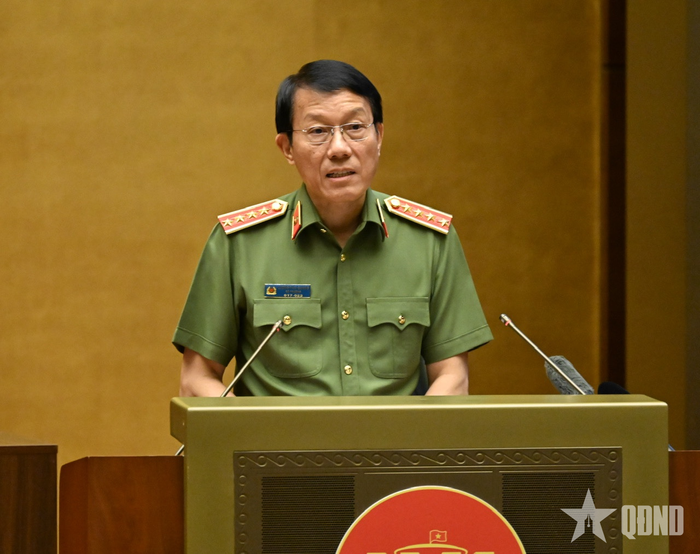 Đại tướng Lương Tam Quang, Ủy viên Bộ Chính trị, Bộ trưởng Bộ Công an truyền đạt các nội dung tại hội nghị. 