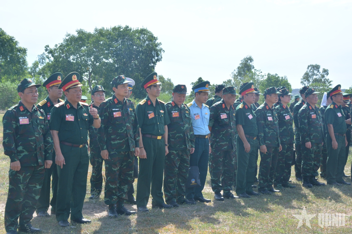  Các đại biểu tham quan diễn tập.