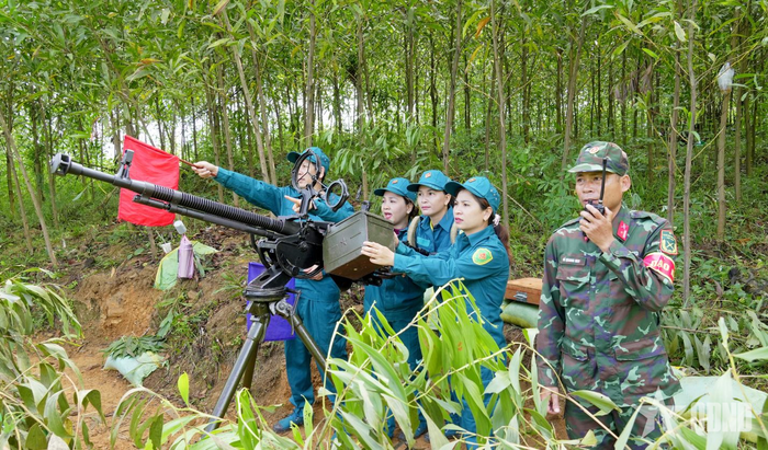  Khẩu đội súng máy phòng không tham gia diễn tập. 