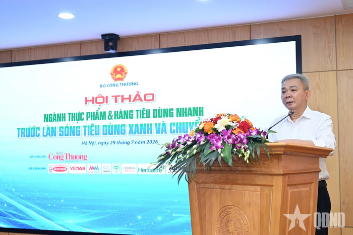 Ông Nguyễn Tiến Cường, Phó tổng biên tập Báo Công Thương phát biểu tại hội thảo.