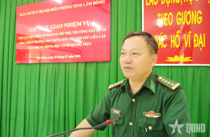 Đại tá Phạm Huy Thành, Phó chỉ huy trưởng Ban chỉ huy Bộ đội Biên phòng tỉnh Lâm Đồng phát biểu tại buổi giao nhiệm vụ.