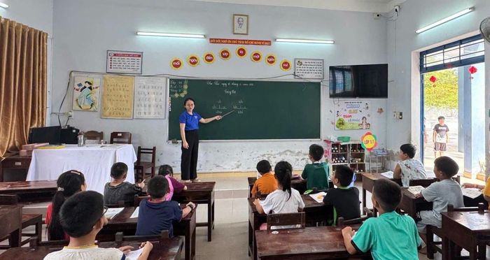 Với môi trường học tập thân thiện cùng sự tận tâm của giáo viên, các em học "Lớp học yêu thương" đã có nhiều tiến bộ rõ rệt.