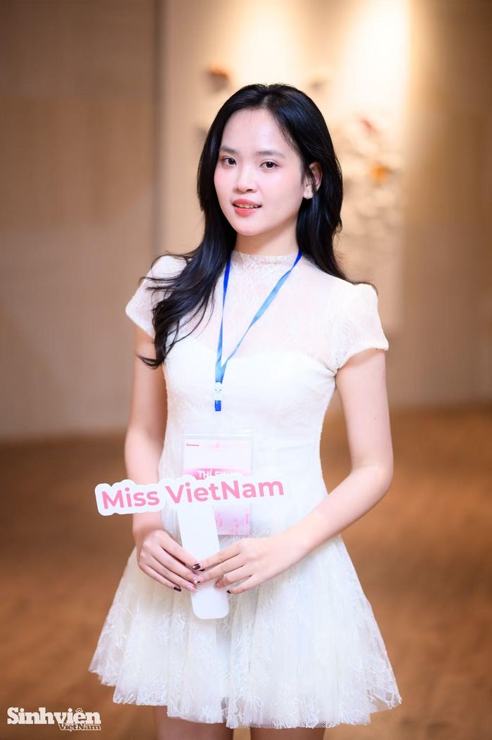 Trần Thị Xuân hướng tới hình tượng người đẹp tri thức.