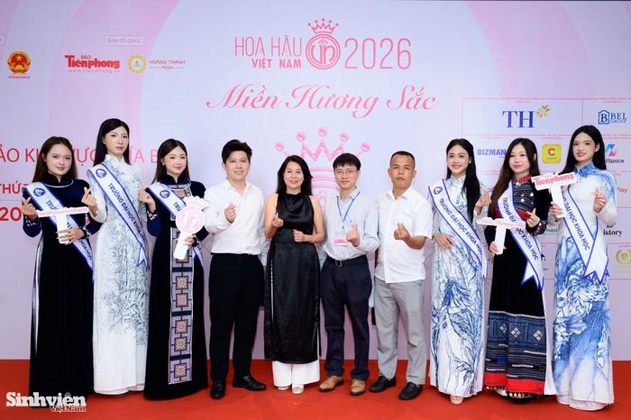 Đồng hành sát sao cùng các nữ sinh, thầy Nguyễn Thái Sơn (Trung tâm Tuyển sinh và Hướng nghiệp, trường ĐH Khoa học, ĐH Thái Nguyên) cho biết, đây là năm thứ hai, anh đại diện nhà trường đưa các thí sinh đến với sân chơi này. Đánh giá về quá trình chuẩn bị, anh Sơn chia sẻ: "Năm nay, nhà trường đã chuẩn bị kỹ càng, phối hợp với nhiều đơn vị có kinh nghiệm trong các cuộc thi hoa hậu để đào tạo cho các bạn từ những kỹ năng nhỏ nhất như catwalk, trả lời câu hỏi, trang điểm hay lựa chọn trang phục sao cho phù hợp với tiêu chí của cuộc thi". Gửi lời nhắn nhủ đến dàn người đẹp, vị đại diện mong muốn các thí sinh sẽ tự tin và lan tỏa được vẻ đẹp tri thức của sinh viên trường ĐH Khoa học, ĐH Thái Nguyên nói riêng cũng như sinh viên Việt Nam nói chung.