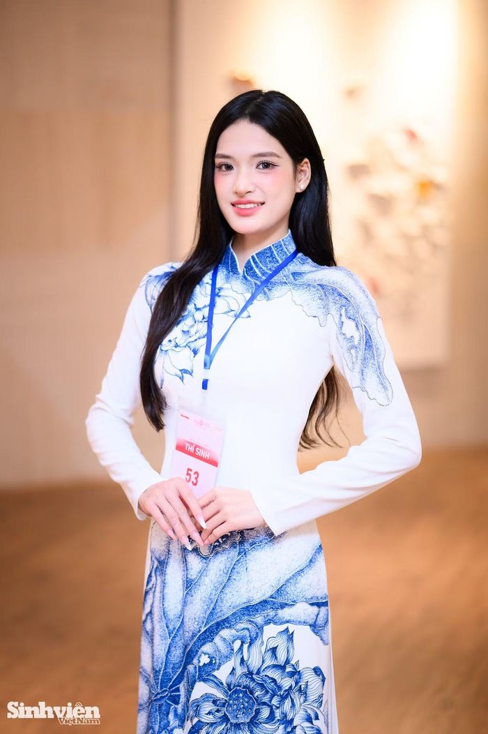Cũng mang tâm trạng phấn khởi, Tạ Thị Hoa (sinh năm 2005, năm thứ tư, ngành Du lịch, trường ĐH Khoa học, ĐH Thái Nguyên) cảm thấy tự hào khi là một trong những gương mặt bước vào vòng Sơ khảo. Nữ sinh dành tặng một thông điệp ý nghĩa đến các cô gái khác: “Mình tin rằng, mỗi hành trình đều bắt đầu từ một bước chân dũng cảm và sẵn sàng để bước tiếp câu chuyện của chính mình”.