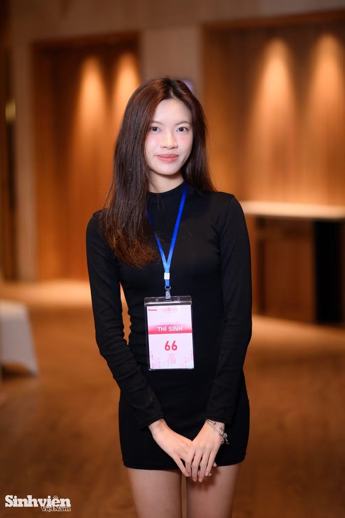 Lê Ngọc Linh (Số báo danh 066), sinh viên năm thứ ba, ngành Công nghệ Kỹ thuật ô tô, trường ĐH Sao Đỏ. Lựa chọn một ngành học kỹ thuật mang tính đặc thù, Ngọc Linh mang đến cuộc thi sự năng động và cá tính riêng. Lý giải về quyết định thử sức tại 'Hoa hậu Việt Nam 2026', cô bộc bạch: "Mình xem đây là một thử thách mới để bước ra khỏi vùng an toàn, tăng cơ hội giao lưu, va chạm thực tế và tích lũy thêm kinh nghiệm sống". Nữ sinh cũng gửi lời chúc bình tĩnh, tự tin chiến thắng đến tất cả các thí sinh tham dự.