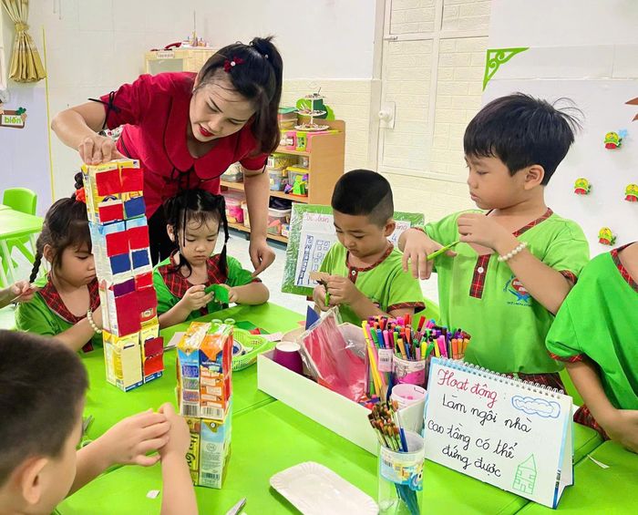  Học sinh Trường Mầm non Võ Thị Sáu (phường Dĩ An, TPHCM) tham gia chương trình giáo dục mầm non mới. ẢNH: THU TÂM 