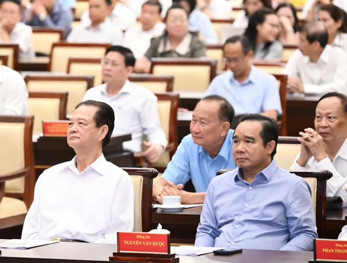  Nguyên Thủ tướng Nguyễn Tấn Dũng và Chủ tịch UBND TPHCM Nguyễn Văn Được dự hội nghị. Ảnh: VIỆT DŨNG 