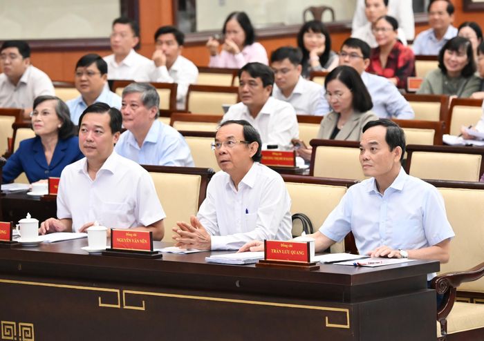  Bí thư Thành ủy TPHCM Trần Lưu Quang, nguyên Bí thư Thành ủy TPHCM Nguyễn Văn Nên và Phó Bí thư Thường trực Thành ủy TPHCM Lê Quốc Phong và các đại biểu dự hội nghị tại điểm cầu TPHCM. Ảnh: VIỆT DŨNG 