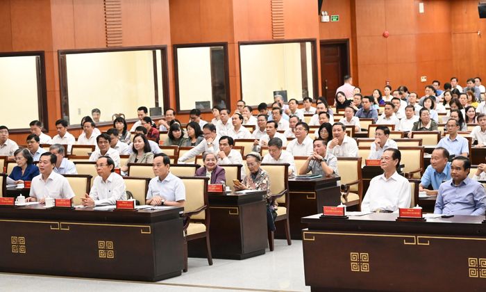  Nguyên lãnh đạo Đảng, Nhà nước, MTTQ Việt Nam và lãnh đạo, nguyên lãnh đạo TPHCM qua các thời kỳ dự tại điểm cầu TPHCM. Ảnh: VIỆT DŨNG 