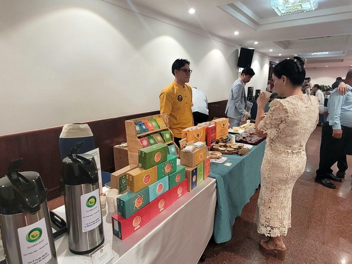  Nhiều loại trà Việt từ khắp nơi trên cả nước hội tụ tại sự kiện Lễ hội văn hóa trà cho khách tham quan, thưởng thức 