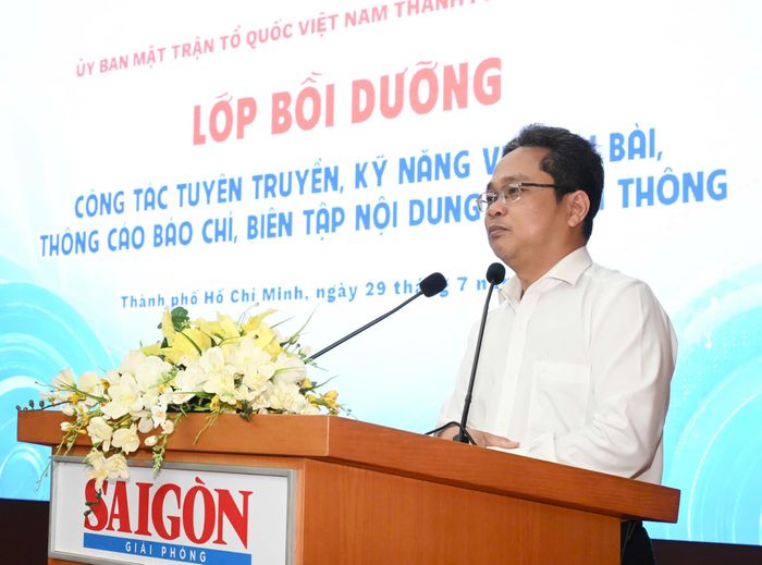 Phó Chủ tịch Ủy ban MTTQ Việt Nam TPHCM Phạm Minh Tuấn phát biểu định hướng. Ảnh: VIỆT DŨNG