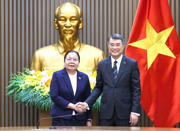 Thủ tướng Lê Minh Hưng tiếp Trưởng Ban Tổ chức Trung ương Đảng Nhân dân Cách mạng Lào Sisay Leudetmounsone, chiều 29-7. Ảnh: VIẾT CHUNG