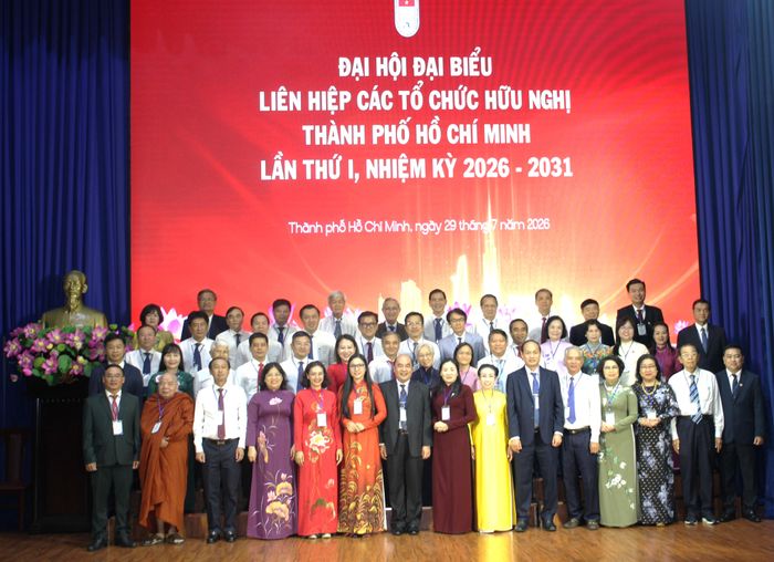 Ban chấp hành Liên hiệp các tổ chức hữu nghị TPHCM nhiệm kỳ 2026-2031 ra mắt Đại hội. Ảnh: THỤY VŨ