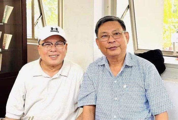  Nhà thơ Phạm Thanh Bình và nhà văn Trần Vinh – tác giả bài viết. 