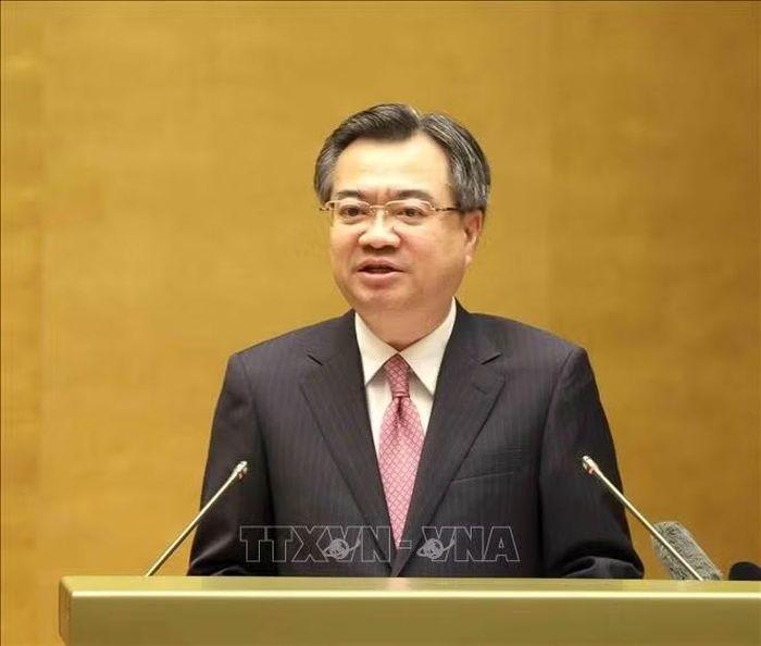 Ông Nguyễn Thanh Nghị, Ủy viên Bộ Chính trị, Bí thư Trung ương Đảng, Trưởng Ban Chính sách, Chiến lược Trung ương giới thiệu hai Chuyên đề: “Nghị quyết về đổi mới mô hình phát triển Việt Nam” và “Nghị quyết về xây dựng và phát triển Việt Nam trở thành quốc gia biển mạnh”. Ảnh: Phương Hoa/TTXVN