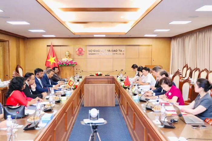 Quang cảnh buổi làm việc.