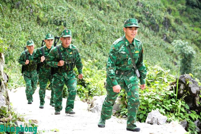 Tuyến đường tuần tra biên giới được kiên cố hóa tạo điều kiện thuận lợi cho Bộ đội Biên phòng tỉnh Tuyên Quang trong công tác quản lý, bảo vệ biên giới quốc gia. Ảnh: Hoàng Chính