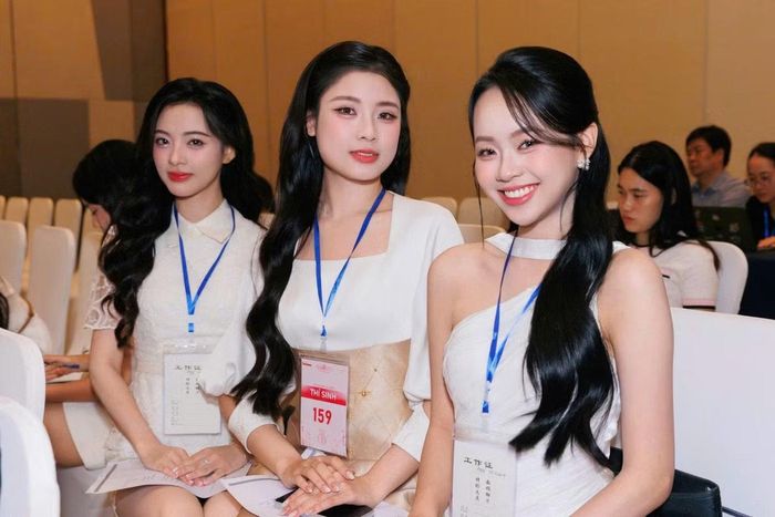 Cuộc thi Hoa hậu Việt Nam 2026 vẫn kiên định với tiêu chí vẻ đẹp nguyên bản. Đối với cuộc thi Hoa hậu Việt Nam, vẻ đẹp tự nhiên của con gái Việt Nam là giá trị cốt lõi, góp phần hình thành nên phẩm chất tốt đẹp của họ. Đến trưa 29/7, gần 100 cô gái đã hoàn thành phần đo nhân trắc học.