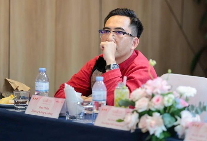 Đạo diễn Hoàng Công Cường khuyên thí sinh Hoa hậu Việt Nam hãy là chính mình ở phòng phỏng vấn kín.