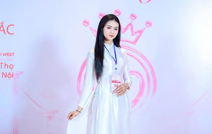 Ngô Hà Anh là một trong những thí sinh nhỏ tuổi nhất tham gia Vòng Sơ khảo Hoa hậu Việt Nam khu vực miền Bắc.