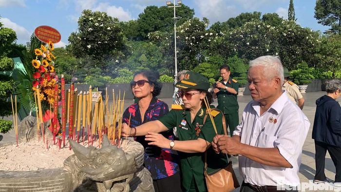 Bà Bích Nga luôn đau đáu khi nghĩ về hành trình tưởng nhớ, tri ân đồng đội (Ảnh: Nhân vật cung cấp).