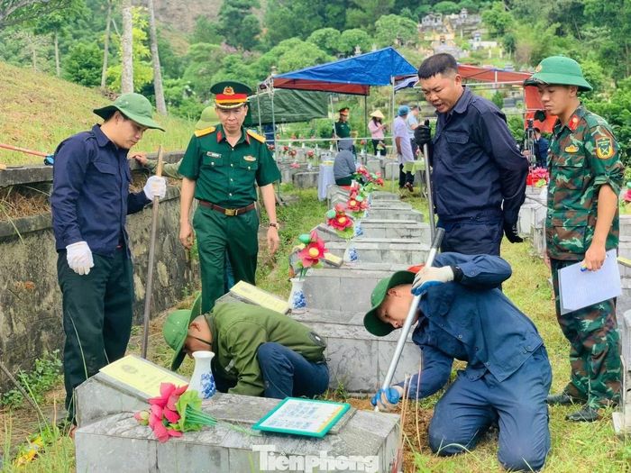 Đội quy tập làm nhiệm vụ thu nhận mẫu ADN tại các Nghĩa trang Liệt sĩ.