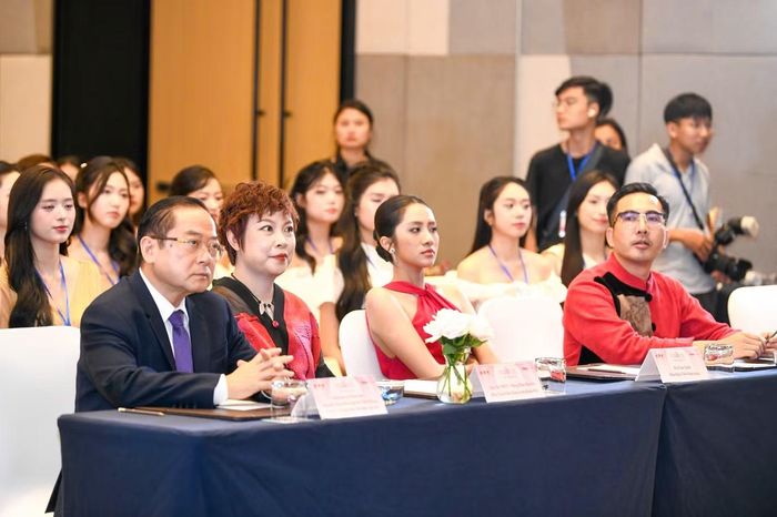 Điều mà ban tổ chức trân quý hơn cả là các bạn đã dũng cảm bước lên sân khấu, vượt qua những giới hạn của chính mình và lựa chọn thử sức tại cuộc thi Hoa hậu Việt Nam.