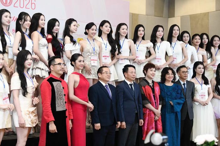 Sau khi nghe công bố kết quả, những thí sinh bước tiếp sẽ được ban tổ chức, ban thí sinh phổ biến những thông tin quan trọng trước khi bước vào nhà chung.