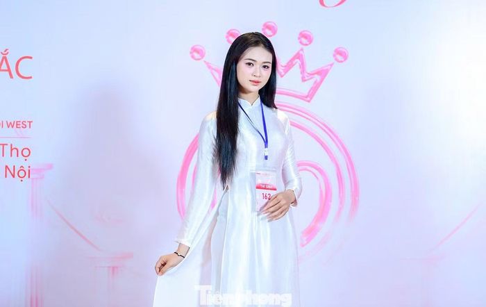 Ngô Hà Anh, sinh năm 2008, đến từ Thái Nguyên. Cô vừa tốt nghiệp THPT. Hà Anh sở hữu chiều cao 1,7 m.