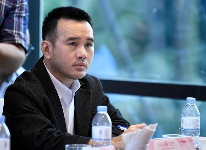 Trở lại với vai trò giám khảo sơ khảo phía Bắc Hoa hậu Việt Nam 2026, nhà thiết kế Lê Thanh Hòa là một trong những thành viên giàu kinh nghiệm. Sau ba mùa đồng hành cùng cuộc thi, anh đã nắm rõ tiêu chí tuyển chọn cũng như hành trình trưởng thành của thí sinh ở nhà chung Hoa hậu Việt Nam.
