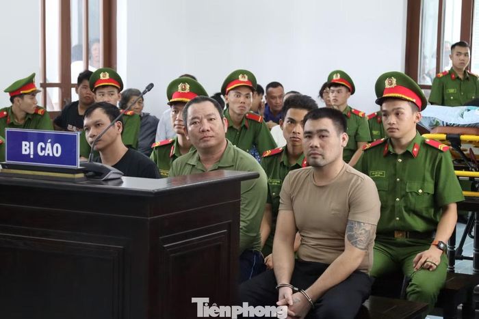 Ba bị cáo Viên, Tùng, Hội (từ trái qua phải).