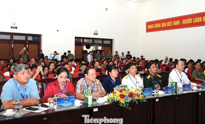 Các đại biểu tham dự lễ ra mắt Câu lạc bộ Niềm tin số tỉnh Đắk Lắk.