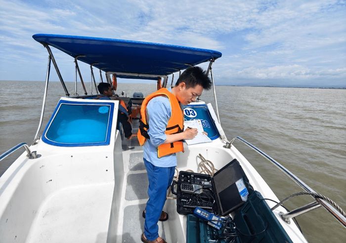 Quan trắc nước biển khu vực miền Đông.