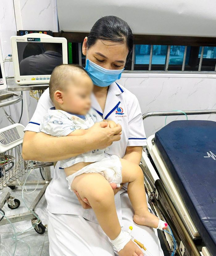 Sau khi được lấy dị vật và điều trị tích cực, sức khỏe bé trai 16 tháng tuổi đã ổn định và được xuất viện.