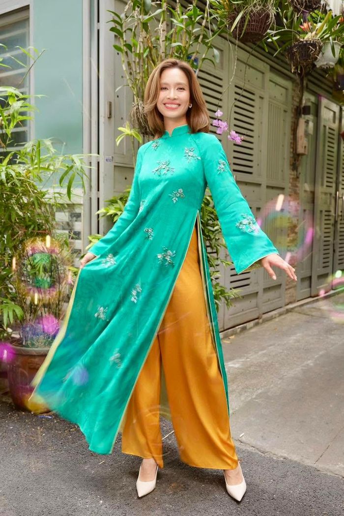 Ái Phương mong cuộc đời dịu dàng hơn với mình. Ảnh: FBNV