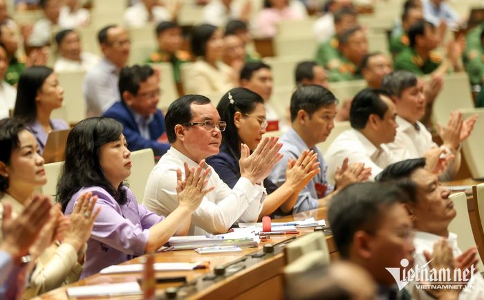 Các đại biểu dự tại điểm cầu Hội trường Diên Hồng, Nhà Quốc hội