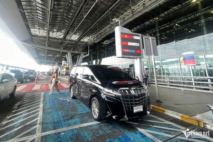 Thái Lan là một trong những quốc gia sử dụng tay lái nghịch và đi về phía bên trái theo quy tắc giao thông. Ảnh: Hoàng Hiệp