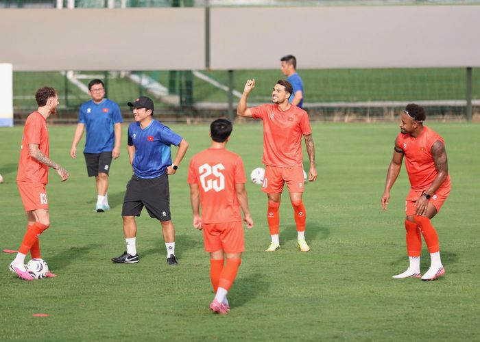 Bầu không khí rất thoải mái trong buổi tập của tuyển Việt Nam.