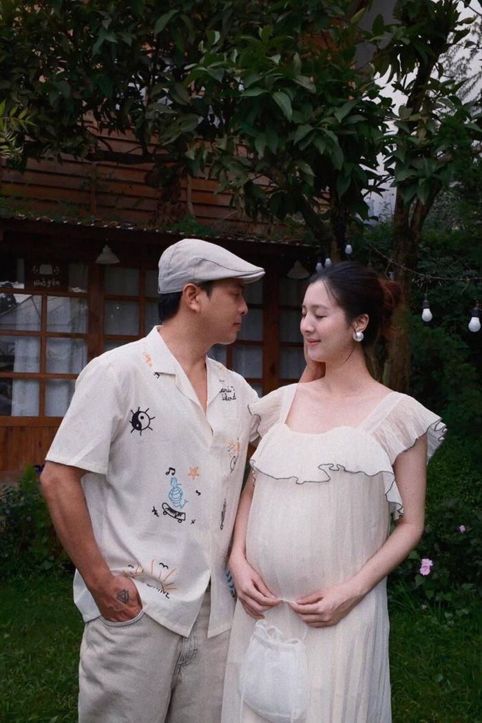 Ca sĩ Hồ Quang Hiếu chia sẻ khoảnh khắc hạnh phúc bên vợ Tuệ Như, cho rằng mỗi phút giây ở cạnh nhau đều là niềm vui.