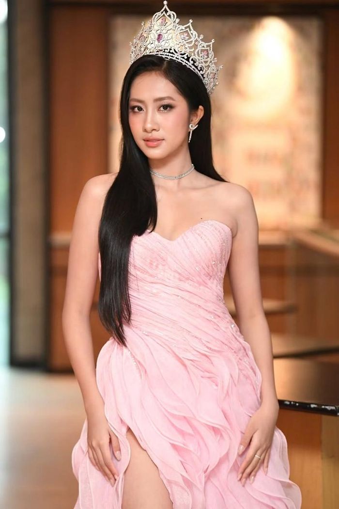  Hoa hậu Hà Trúc Linh làm giám khảo trong phần phỏng vấn kín tại vòng sơ khảo Hoa hậu Việt Nam 2026.