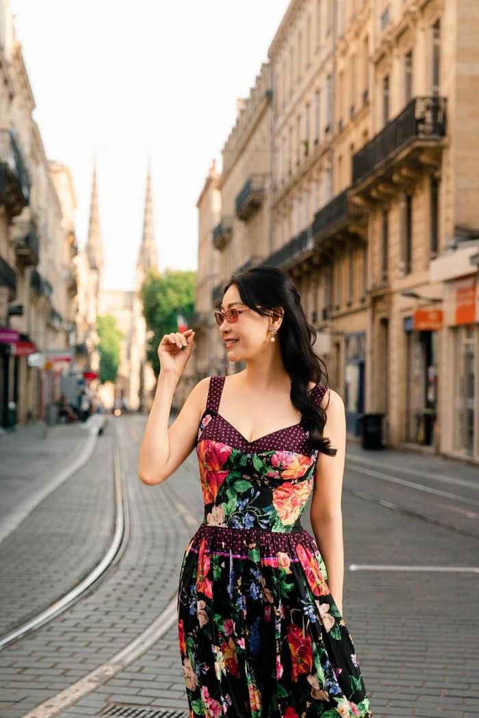 Hoa hậu Hà Kiều Anh chia sẻ những khoảnh khắc thong thả dạo bước tại thành phố Bordeaux, Pháp tận hưởng nhịp sống chậm rãi bên các dãy phố cổ kính và yên bình.