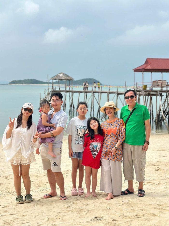 Gia đình 4 thế hệ của NSƯT Đỗ Kỷ và NSND Lan Hương đang sống chung.