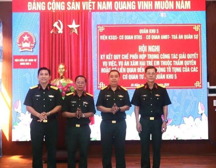  Đại diện 4 cơ quan hoàn thành việc ký kết Quy chế.