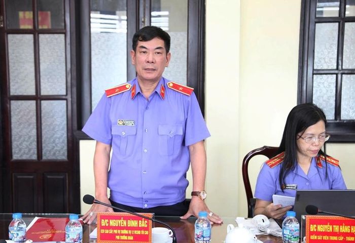 Đồng chí Nguyễn Đình Bắc, Kiểm sát viên cao cấp, Phó Vụ trưởng Vụ 12 phát biểu tại Hội nghị.