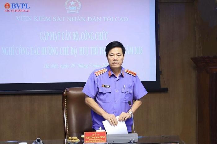 Đồng chí Nguyễn Quang Dũng, Phó Viện trưởng VKSND tối cao phát biểu tại buổi gặp mặt.