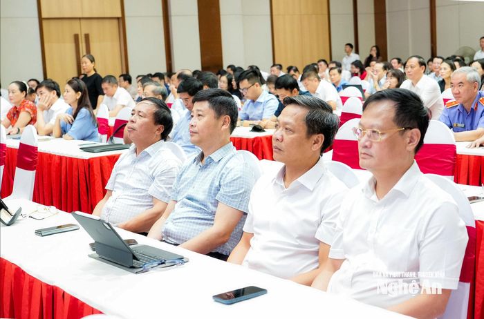 Các đại biểu dự tại điểm cầu tỉnh Nghệ An. Ảnh: Phạm Bằng